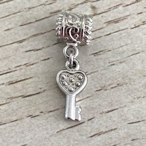 💚💚 Gemporia Silver Key Pendant